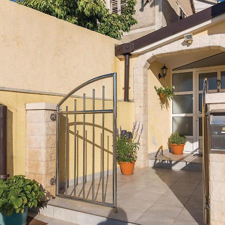 Nice Home In Sibenik With Kitchen Exterior foto
