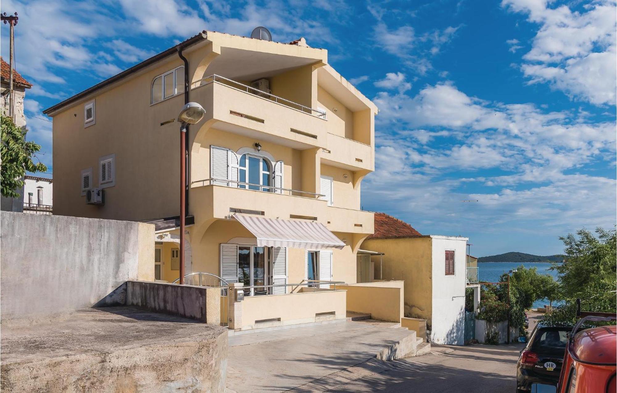 Nice Home In Sibenik With Kitchen Exterior foto